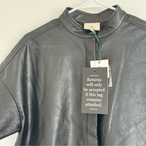 NEW Tuckernuck Sofia Shirt Faux Leather Trapunto Stitch Button Up
Black M - Picture 6 of 9